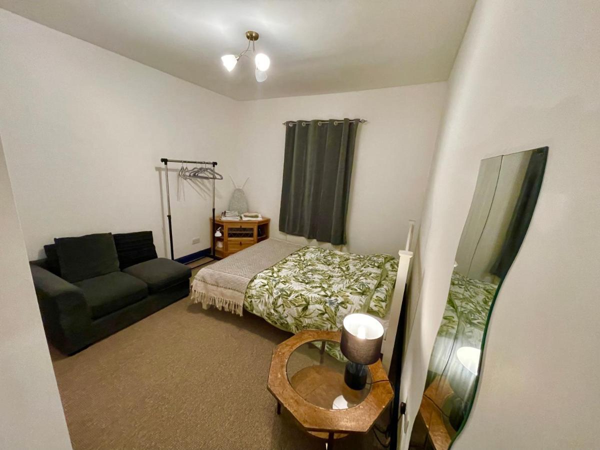 2 Bedroom Cottage Gloucester City Center Экстерьер фото